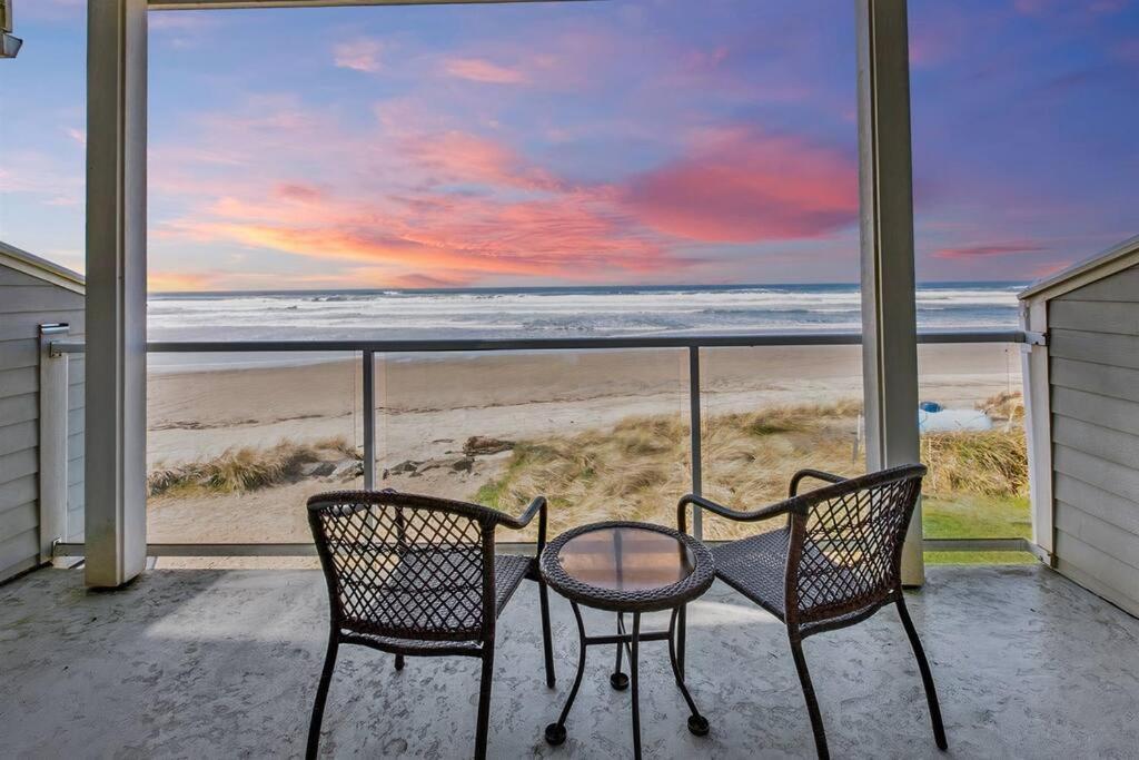 Rockaway Beach Vibes,Waterfront Oceanfront Rockaway Beach House Near Downtown,Wifi, Washer Dryer Екстериор снимка